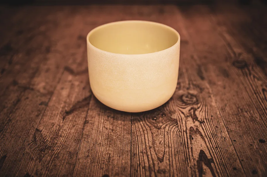 Emerald Crystal Singing Bowl 10" - F - 432Hz
