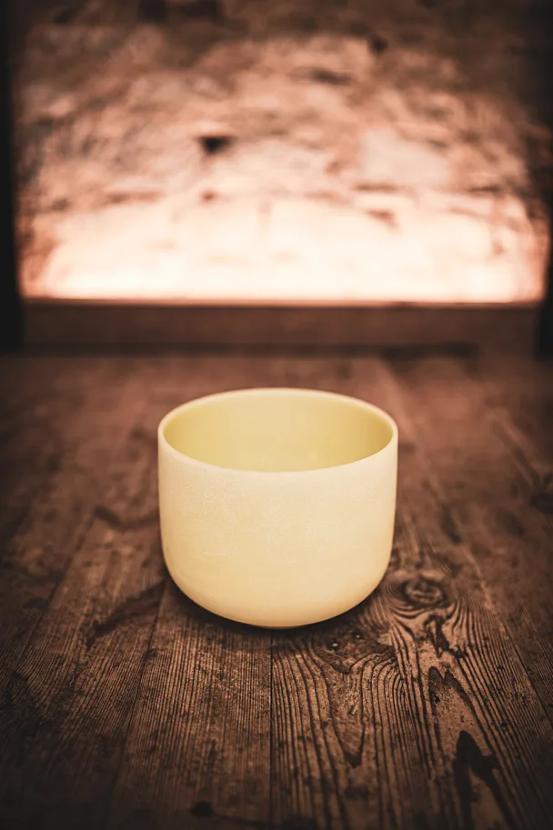 Emerald Crystal Singing Bowl 10" - F - 432Hz