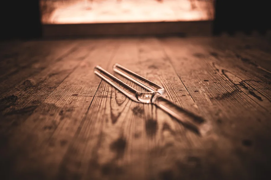 Crystal Tuning Fork - Note F - 16 mm