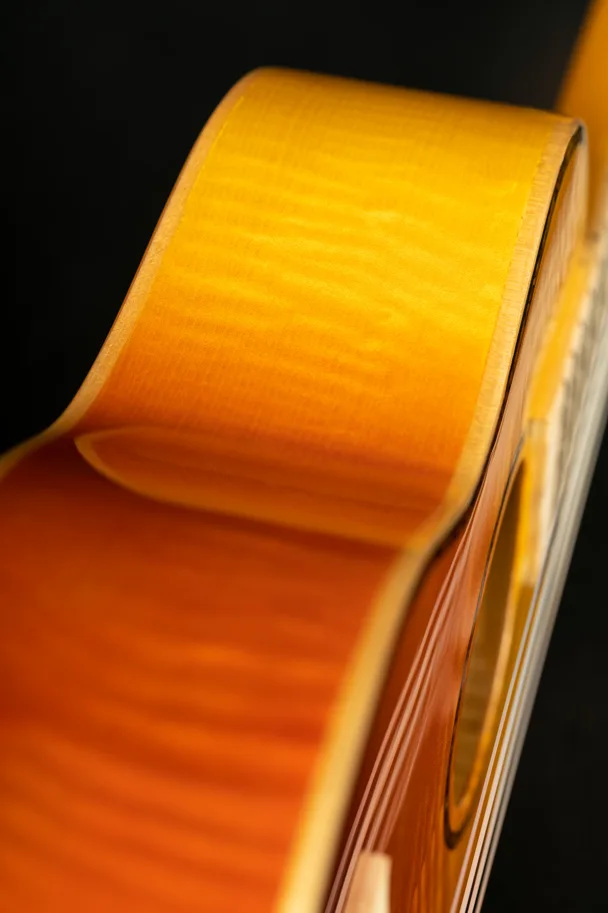 Ukulele - Tenor - Flamed Maple - Tequila Burst Fade