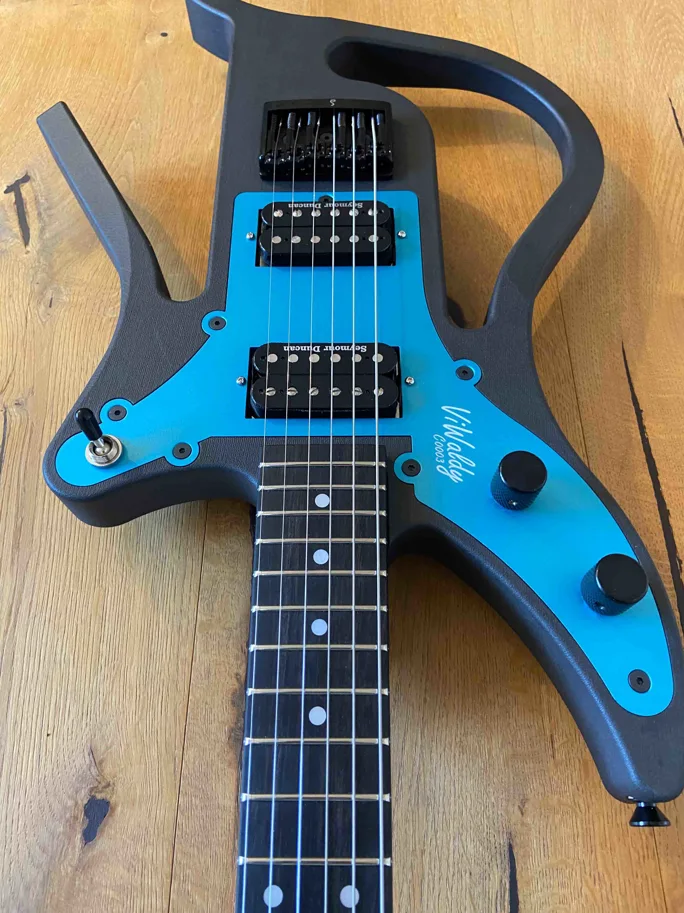 E-Gitarre ViWaldy Charley Schwarz/Blau