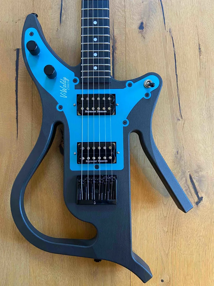 E-Gitarre ViWaldy Charley Schwarz/Blau