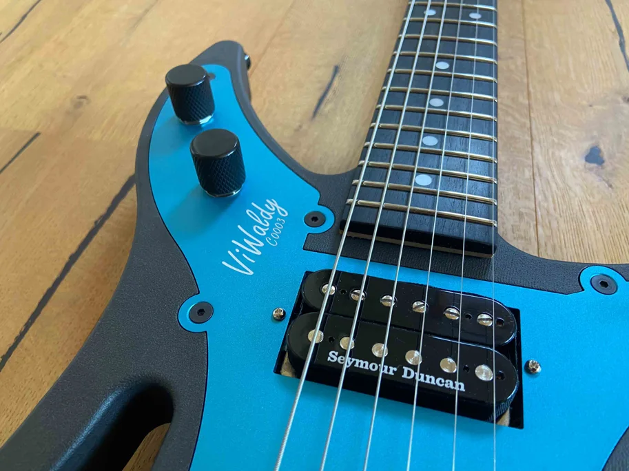E-Gitarre ViWaldy Charley Schwarz/Blau
