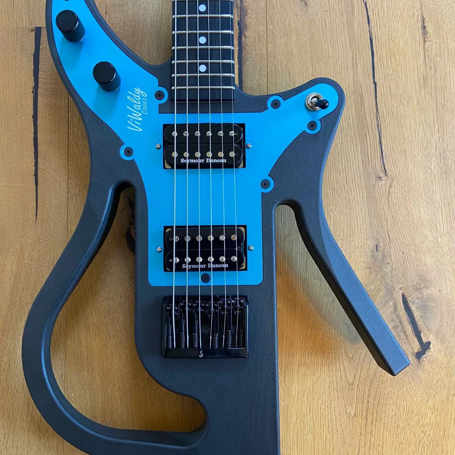 E-Gitarre ViWaldy Charley Schwarz/Blau