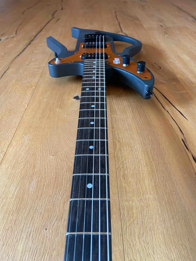 E-Gitarre ViWaldy Charley Schwarz/Orange