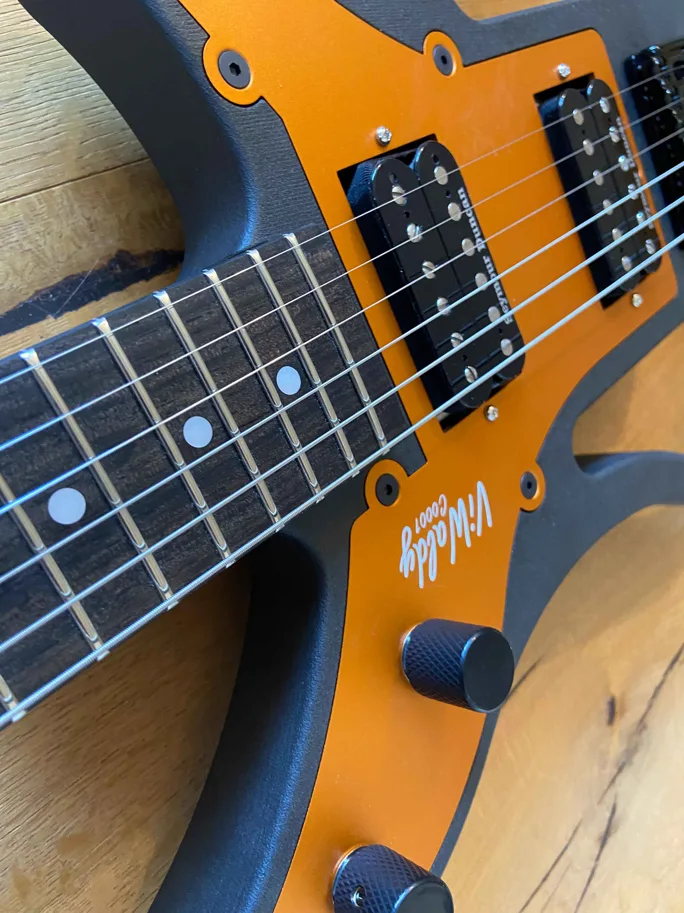 E-Gitarre ViWaldy Charley Schwarz/Orange