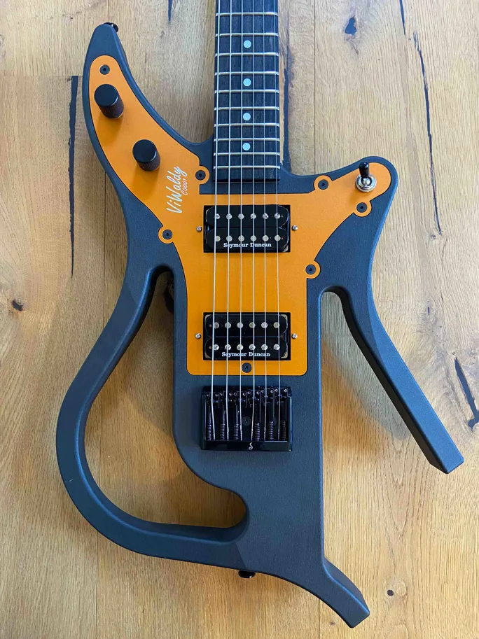 E-Gitarre ViWaldy Charley Schwarz/Orange