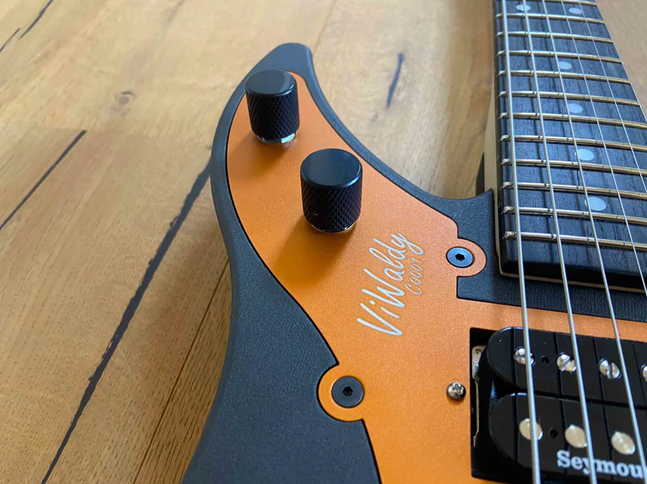 E-Gitarre ViWaldy Charley Schwarz/Orange