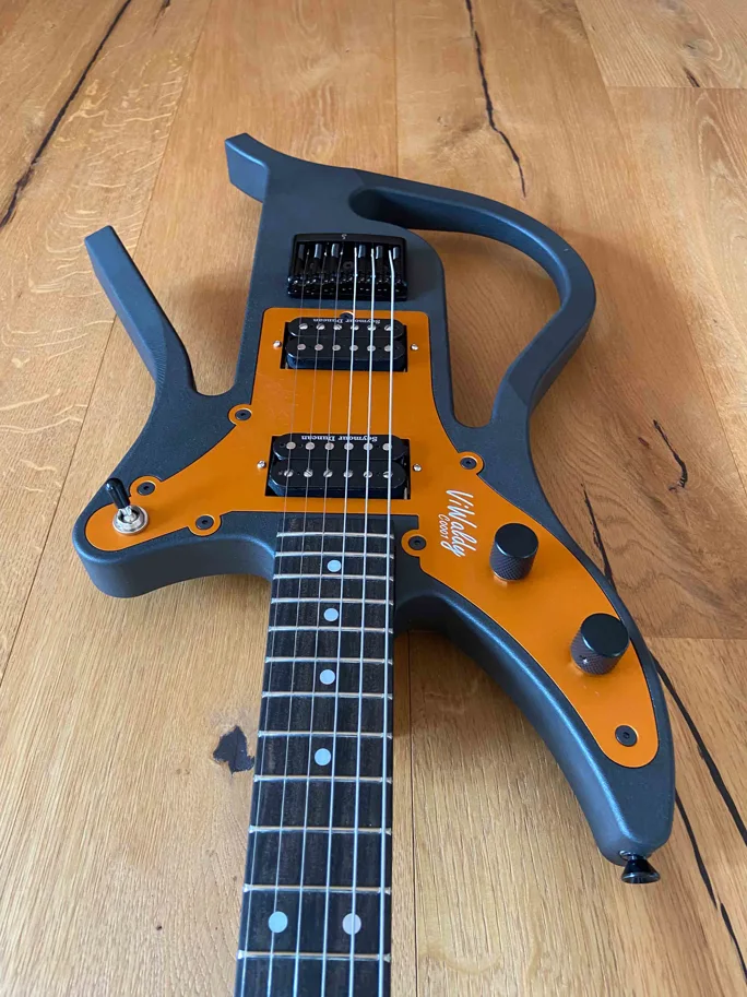 E-Gitarre ViWaldy Charley Schwarz/Orange