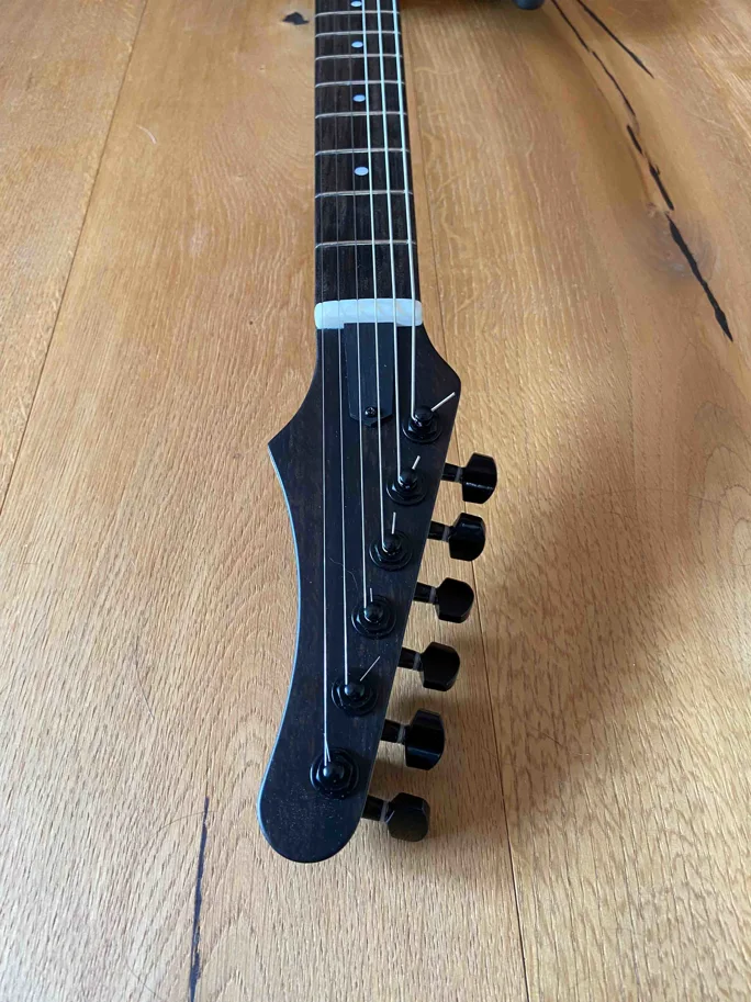 E-Gitarre ViWaldy Charley Schwarz/Orange
