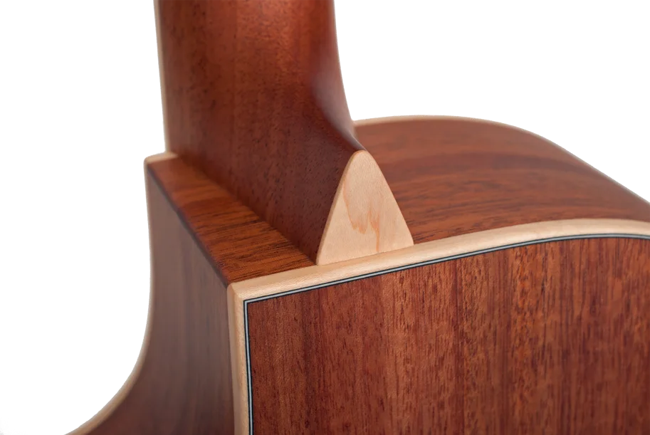 LARRIVÉE Westerngitarre, 03 Mahogany Serie, LV-03E, Larrivée Body, Cutaway