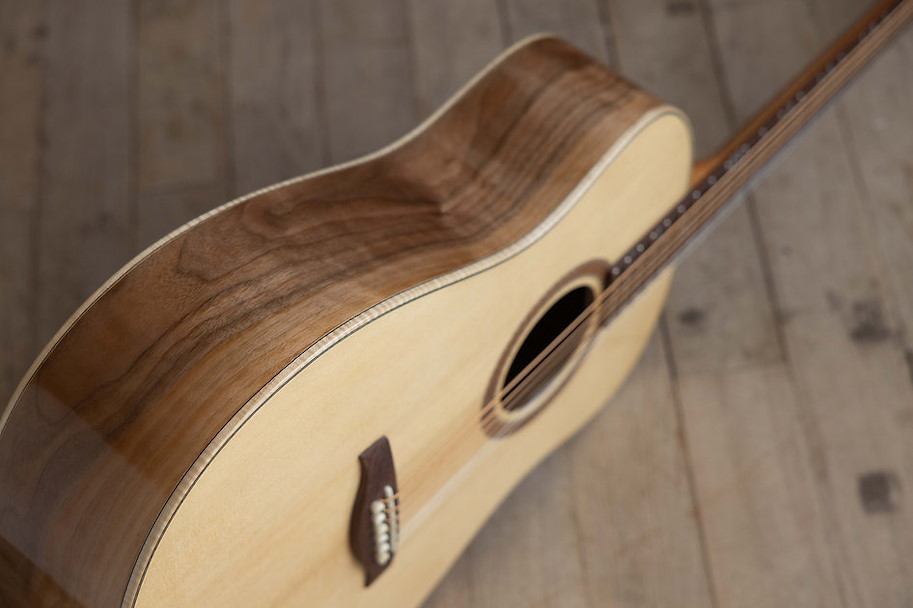 LR Baritone Walnut / Moon Spruce