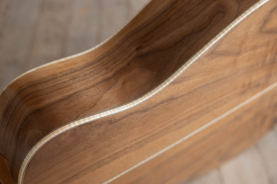 LR Baritone Walnut / Moon Spruce