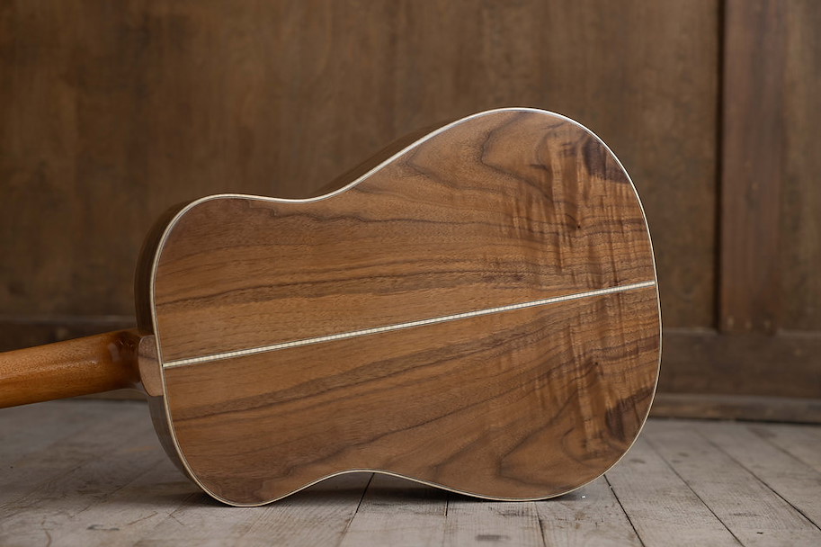 LR Baritone Walnut / Moon Spruce