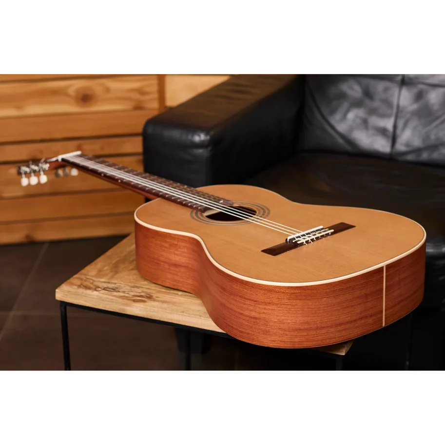 ORTEGA Traditional Series 4/4 Konzertgitarre  6-String + Pro Gigbag