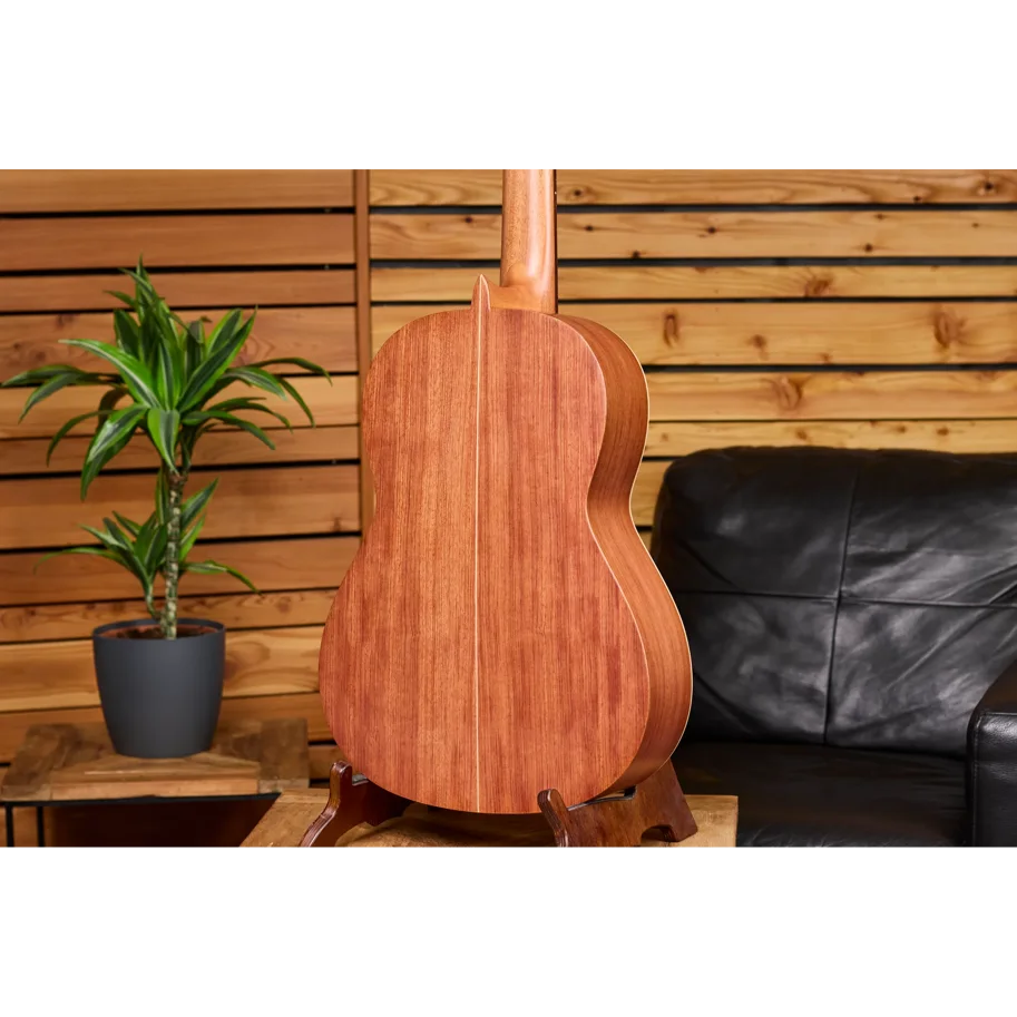 ORTEGA Traditional Series 4/4 Konzertgitarre  6-String + Pro Gigbag