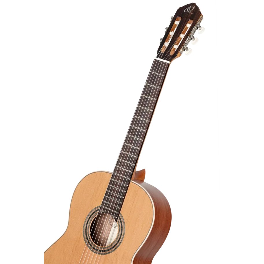 ORTEGA Traditional Series 4/4 Größe Konzertgitarre 6-String - Satin + Pro Gigbag