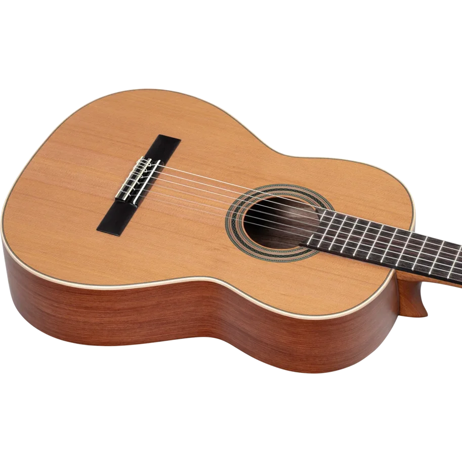 ORTEGA Traditional Series 4/4 Größe Konzertgitarre 6-String - Satin + Pro Gigbag
