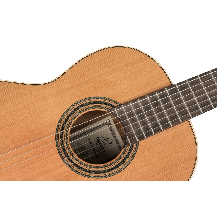 ORTEGA Traditional Series 4/4 Konzertgitarre 6-String + Pro Gigbag