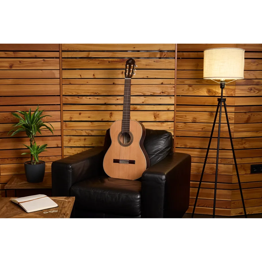 ORTEGA Traditional Series 4/4 Konzertgitarre 6-String + Pro Gigbag
