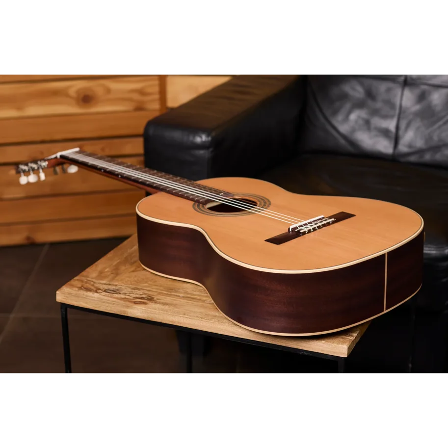 ORTEGA Traditional Series 4/4 Konzertgitarre 6-String + Pro Gigbag