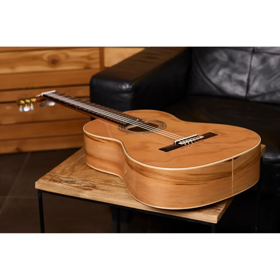 ORTEGA Traditional Series 4/4 Nylon String Guitar 6-String + Pro Gigbag