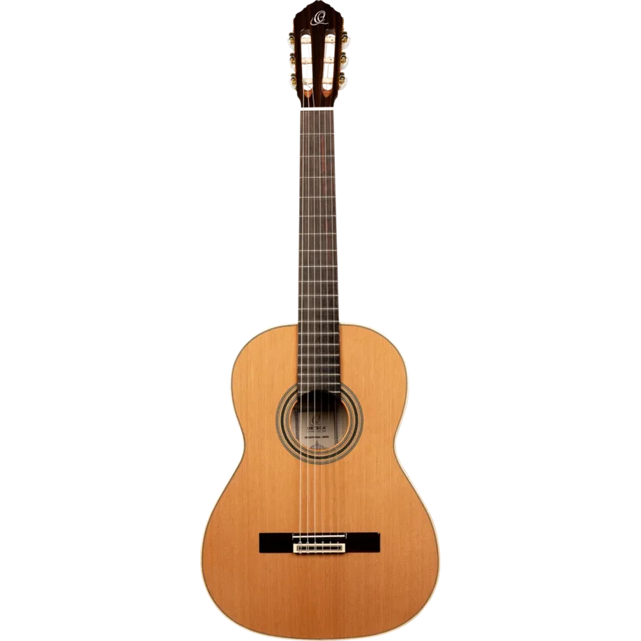 ORTEGA Traditional Series 4/4 Nylon String Guitar 6-String + Pro Gigbag