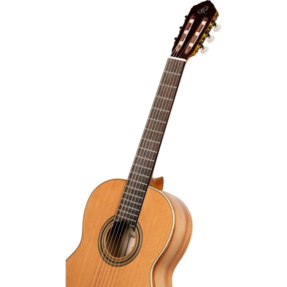 ORTEGA Traditional Series 4/4 Nylon String Guitar 6-String + Pro Gigbag