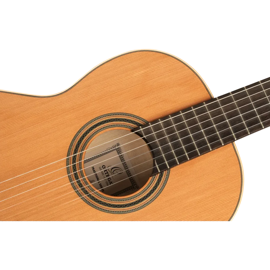 ORTEGA Traditional Series 4/4 Nylon String Guitar 6-String + Pro Gigbag