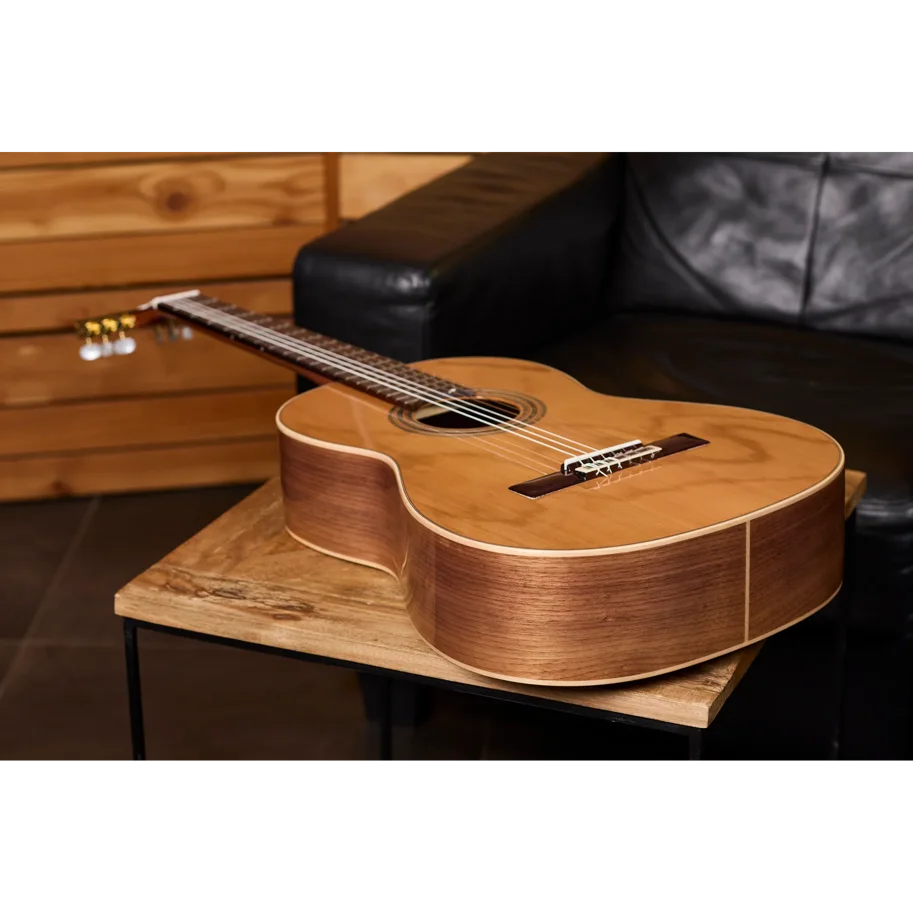 ORTEGA Traditional Series 4/4 Konzertgitarre 6-String + Pro Gigbag